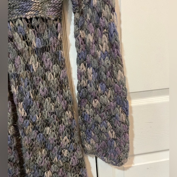 Free People 3/4 length sweater. Size M. Blue/Purple/Hunter Green accents. - Picture 9 of 11